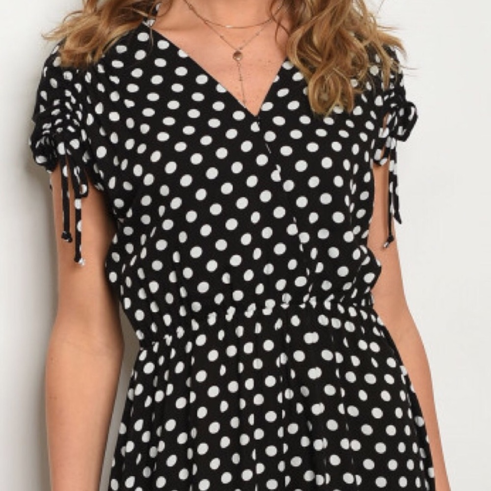 🛍Sale🛍 Black and White Polka Dot Romper - Picture 4 of 6